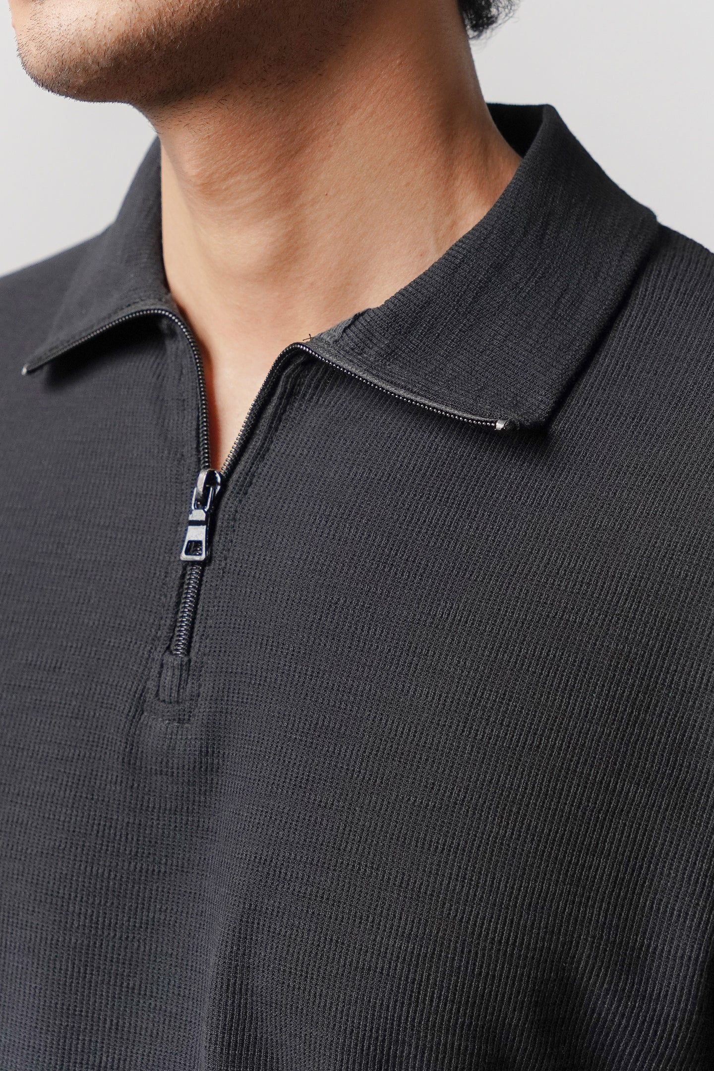 Quarter-Zip Sweatshirt - Black - Mendeez