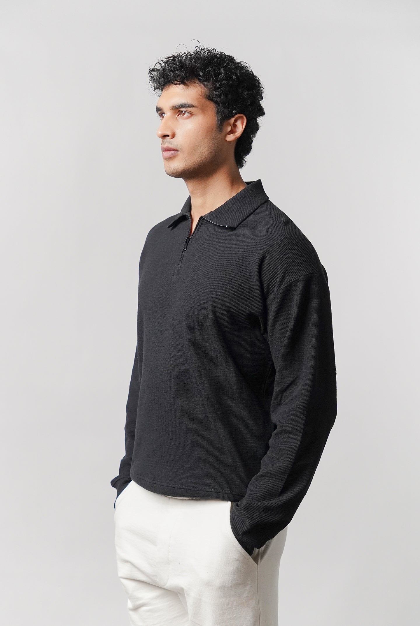 Quarter-Zip Sweatshirt - Black - Mendeez