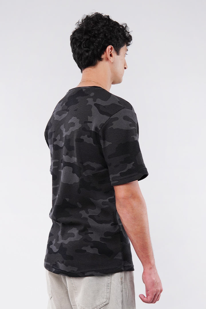 Curved Hem Camouflage T-Shirt - Black & Grey - Mendeez