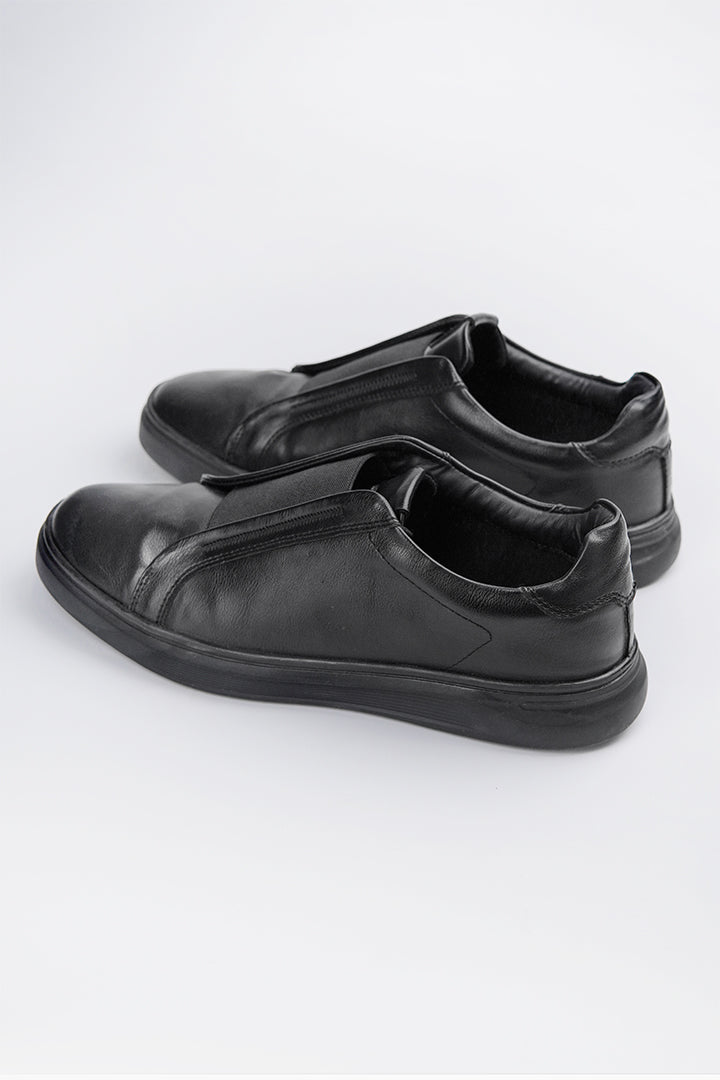 Slip On Shoes - Black - Mendeez