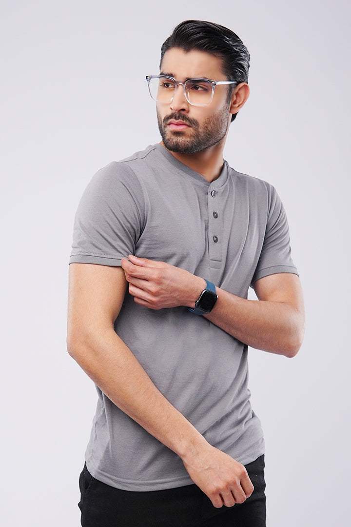 Seal Henley T-shirt - Mendeez PK