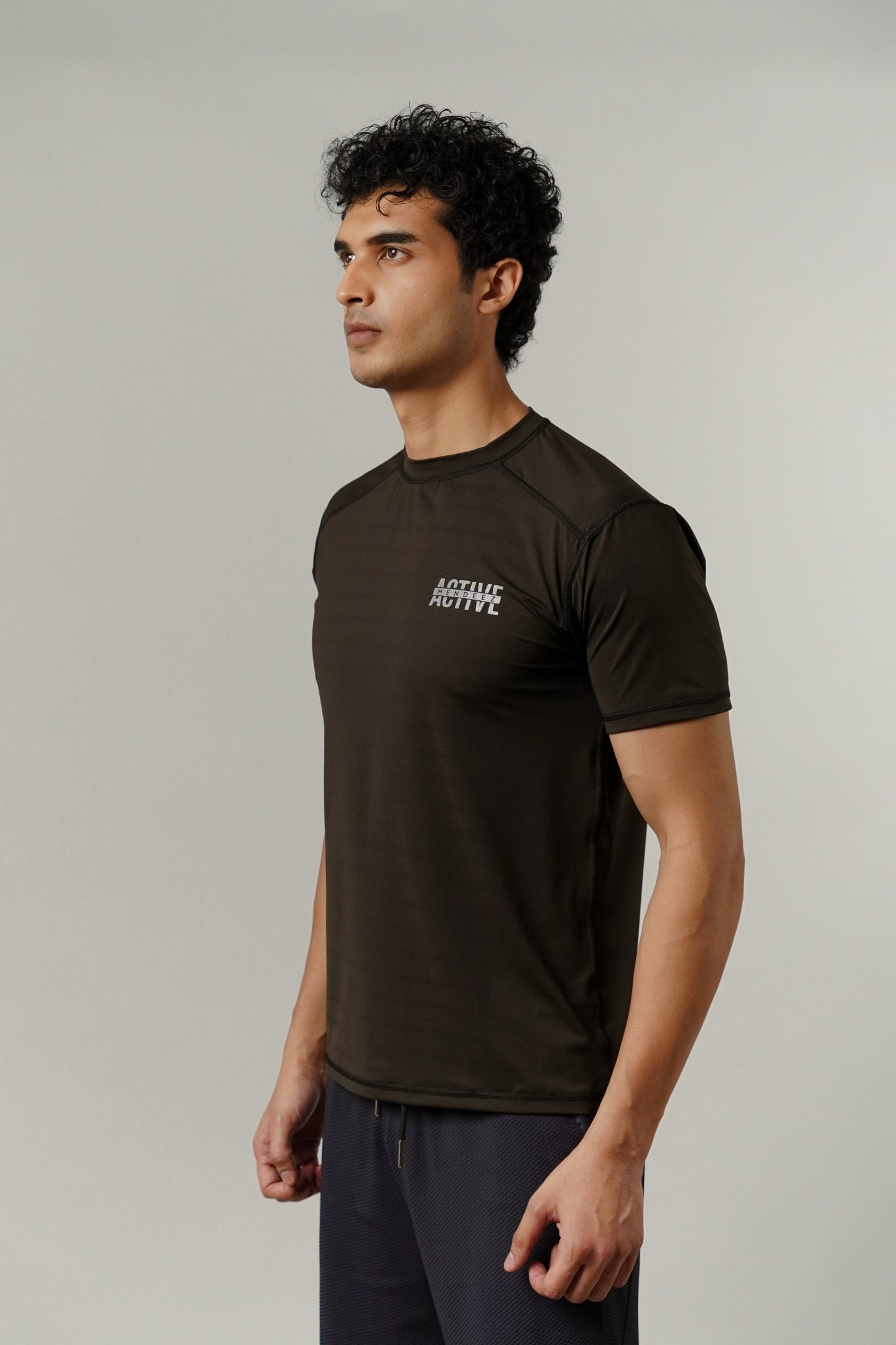 T-Shirt - Black - Mendeez