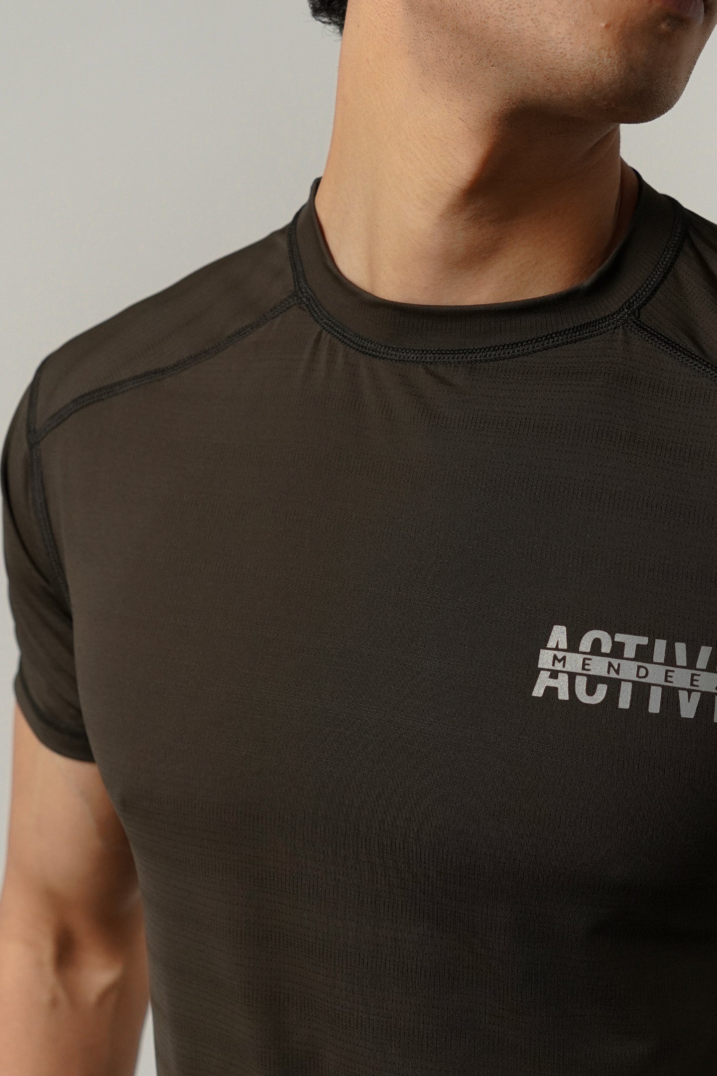 T-Shirt - Black - Mendeez