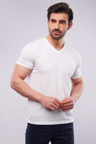 Basic V-Neck - White - Mendeez PK