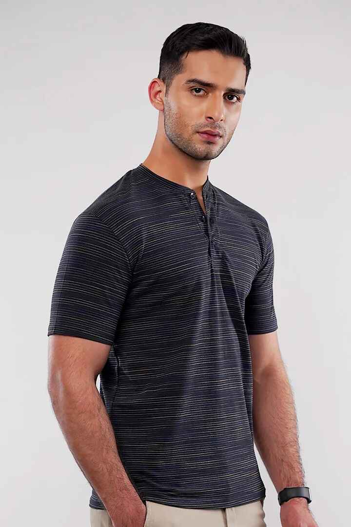 Discover Casual Neckline Tees: Style Meets Comfort