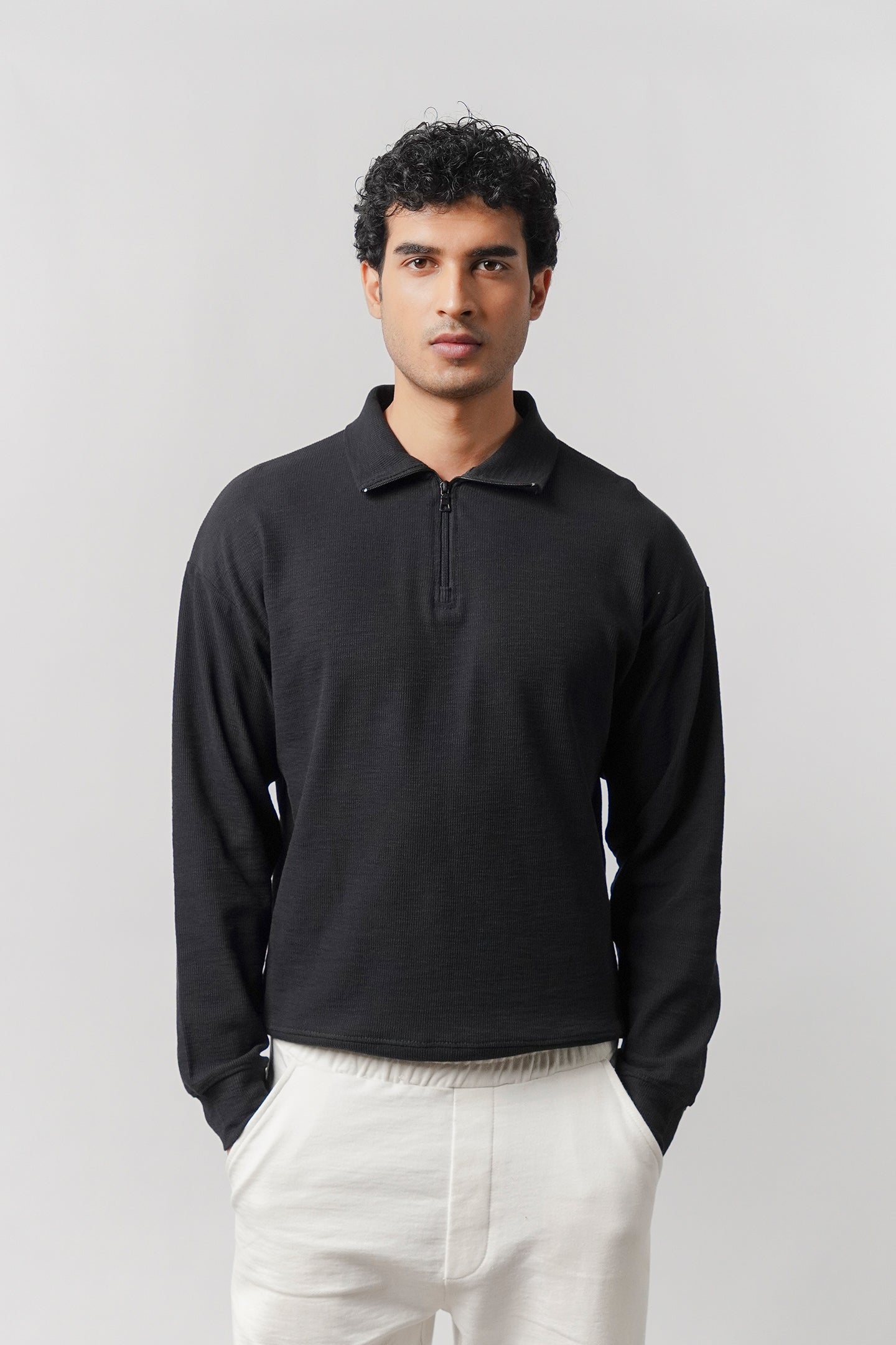 Quarter-Zip Sweatshirt - Black - Mendeez