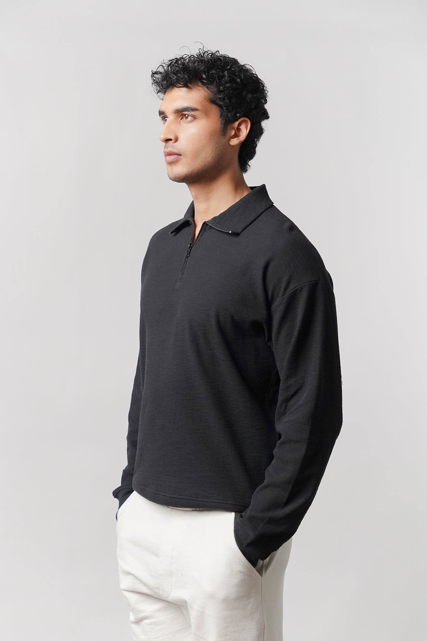 Quarter-Zip Sweatshirt - Black - Mendeez