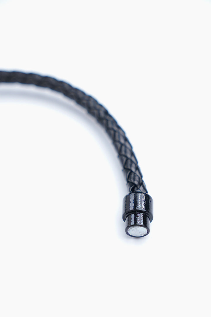 All-Black Nail Bracelet-2-MENDEEZ