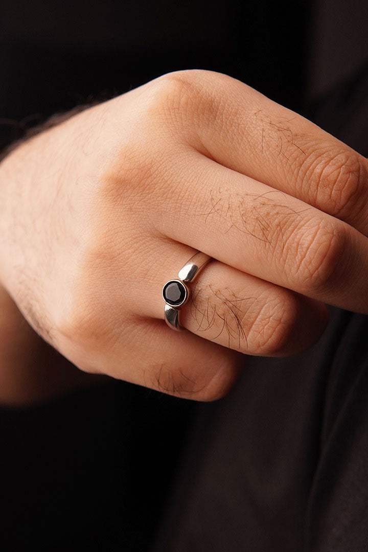 Black Stone Ring - Silver - Mendeez